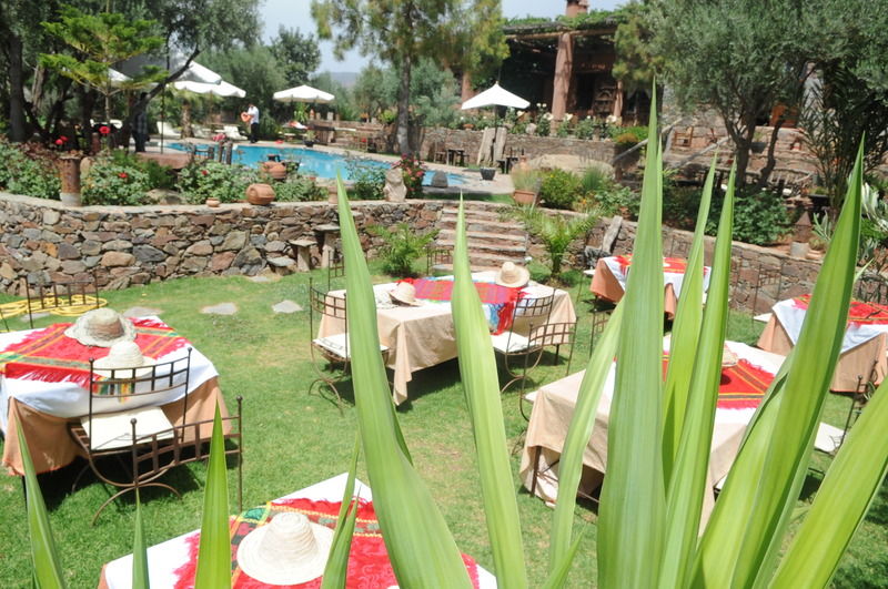 Auberge Chez Momo II Уирган Екстериор снимка