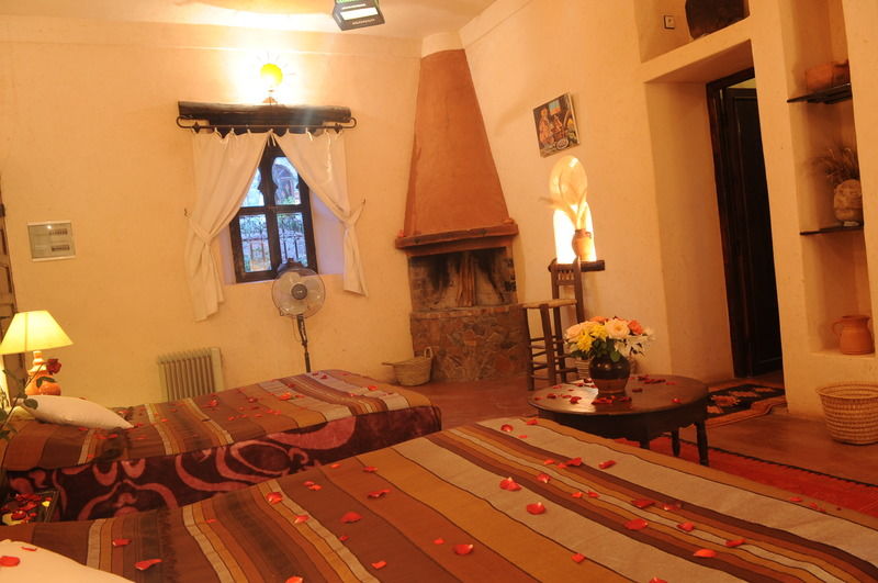 Auberge Chez Momo II Уирган Екстериор снимка