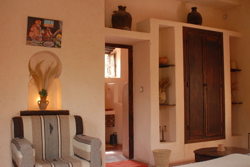 Auberge Chez Momo II Уирган Екстериор снимка